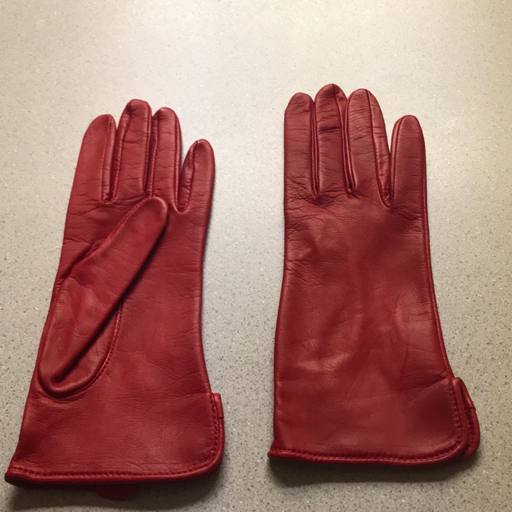 Leather gloves